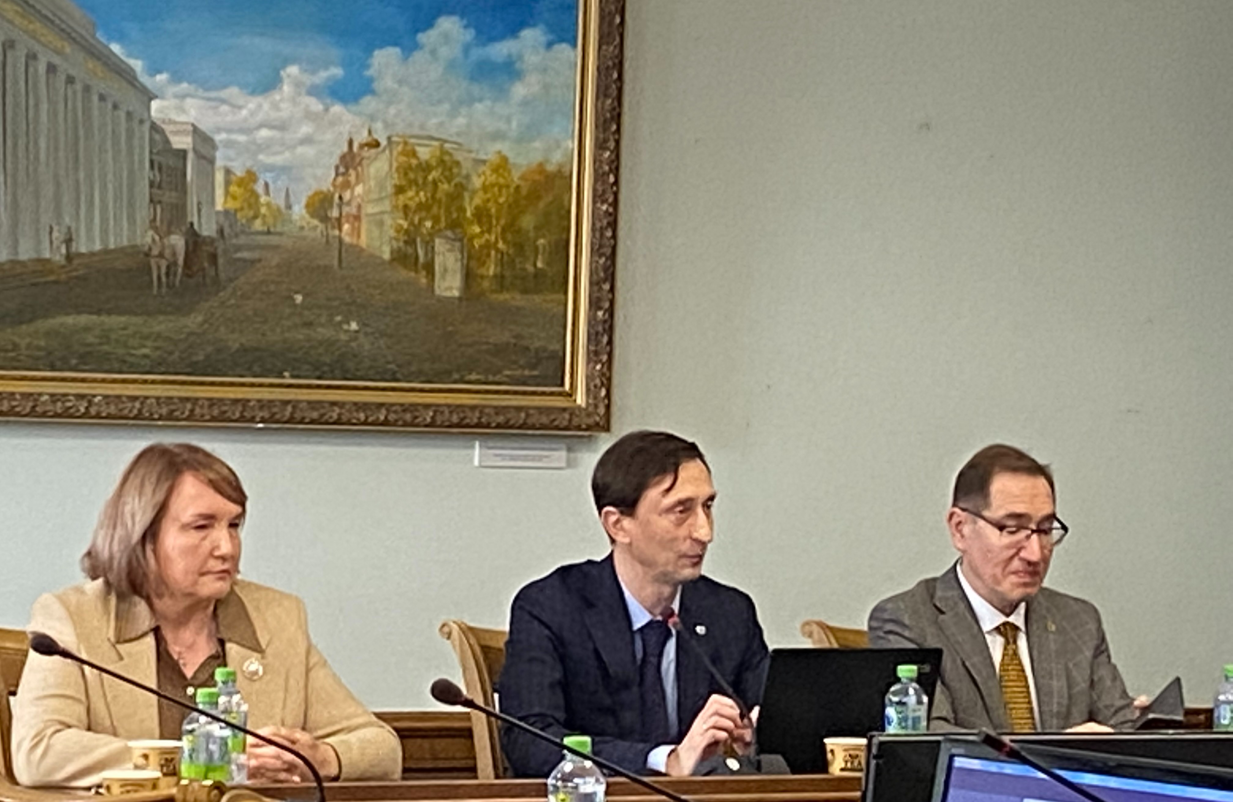 Прошел международный круглый стол 'Международное трудовое право: генезис, проблемы и перспективы развития (к 120-летию первого соглашения по вопросам труда и 105-летию МОТ' Прошел международный круглый стол 'Международное трудовое право: генезис, проблемы и перспективы развития (к 120-летию первого соглашения по вопросам труда и 105-летию МОТ'