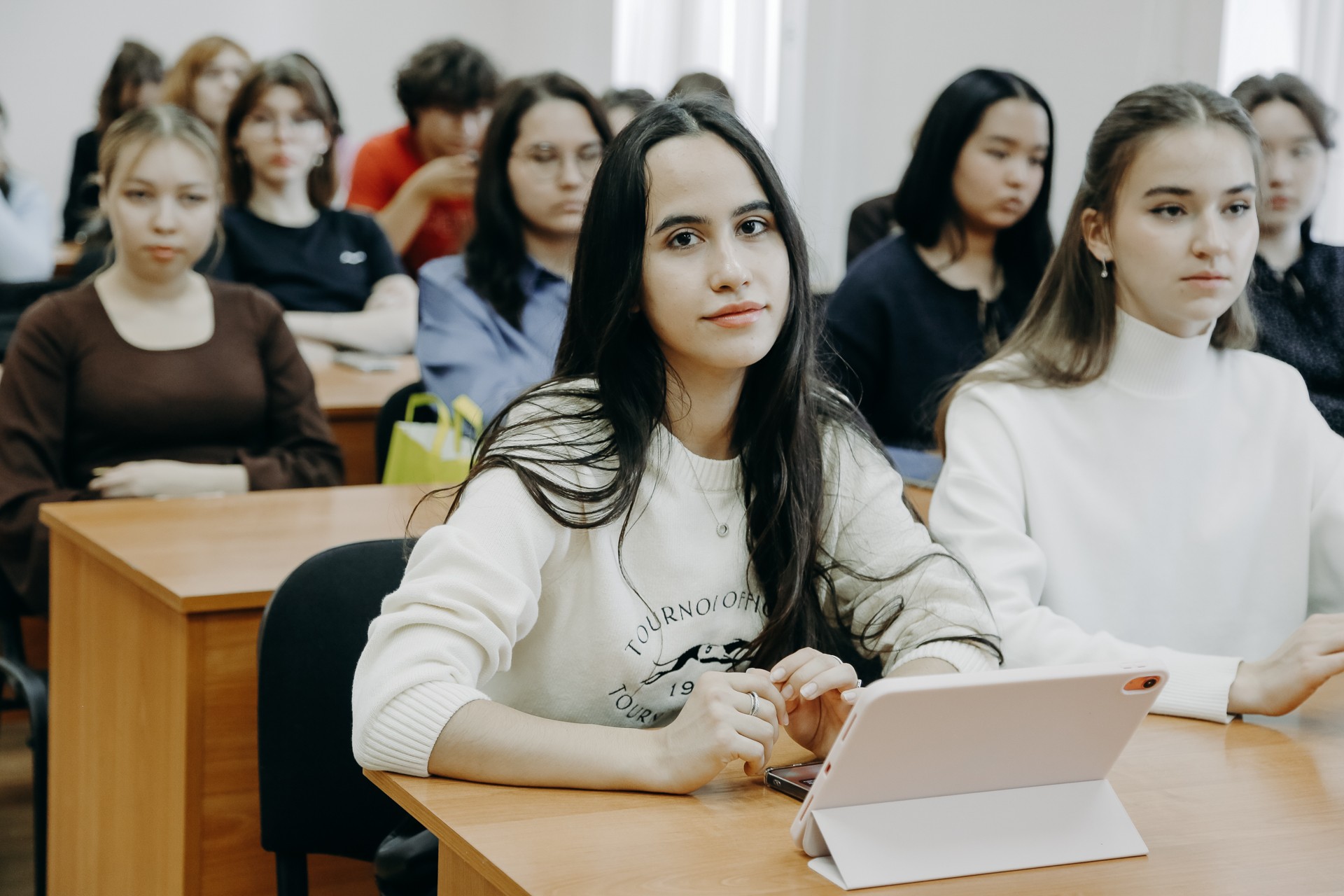 Открытая лекция Дмитрия Мартынова прошла в ИМОИиВ Открытая лекция Дмитрия Мартынова прошла в ИМОИиВ