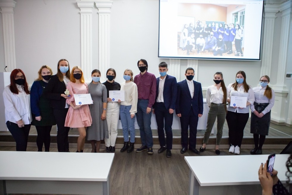 Чествование лучших сотрудников и студентов прошло в Елабужском институте КФУ Чествование лучших сотрудников и студентов прошло в Елабужском институте КФУ