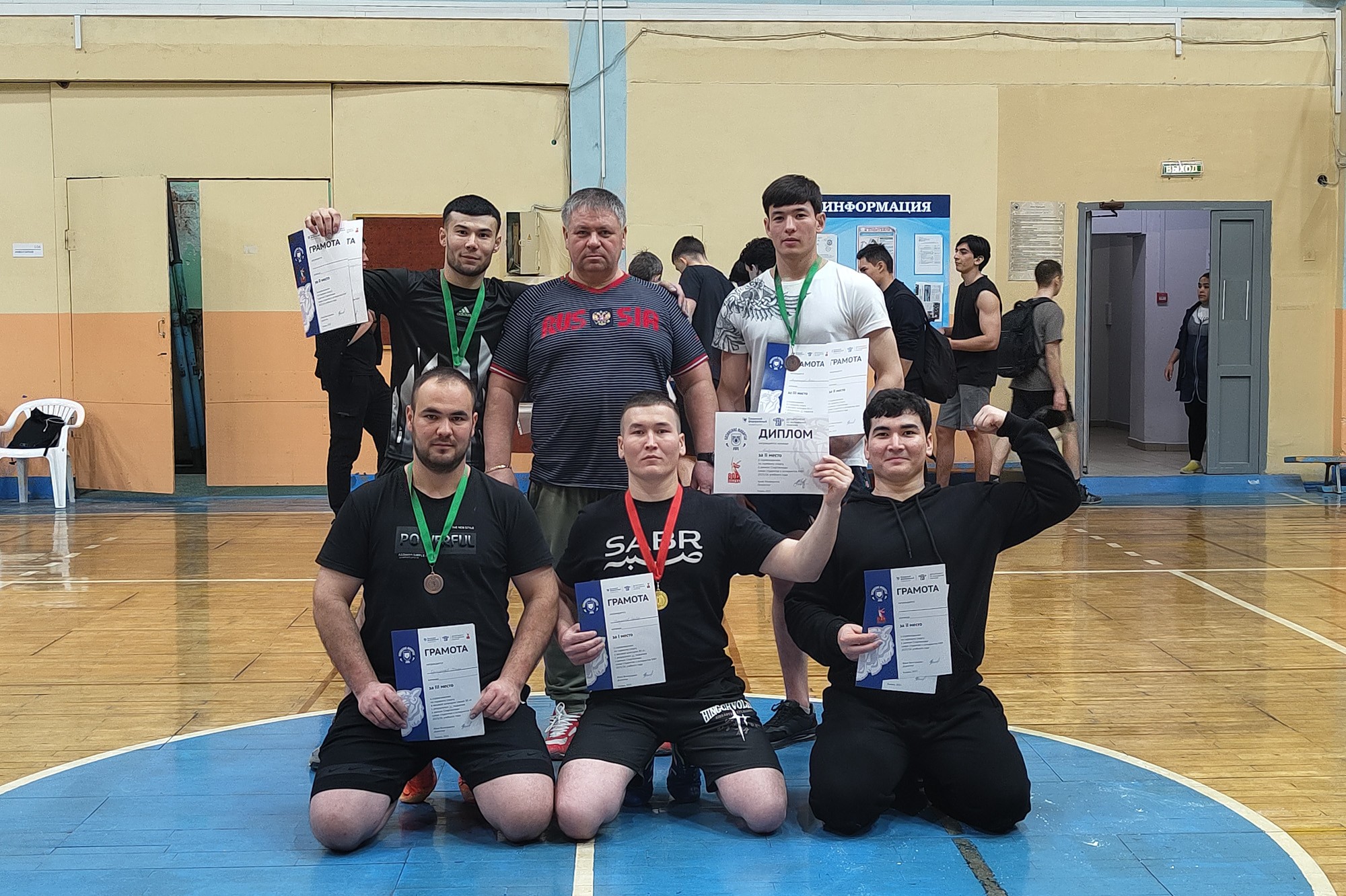 Сборная Елабужского института КФУ заняла второе место на университетской спартакиаде по гиревому спорту Сборная Елабужского института КФУ заняла второе место на университетской спартакиаде по гиревому спорту