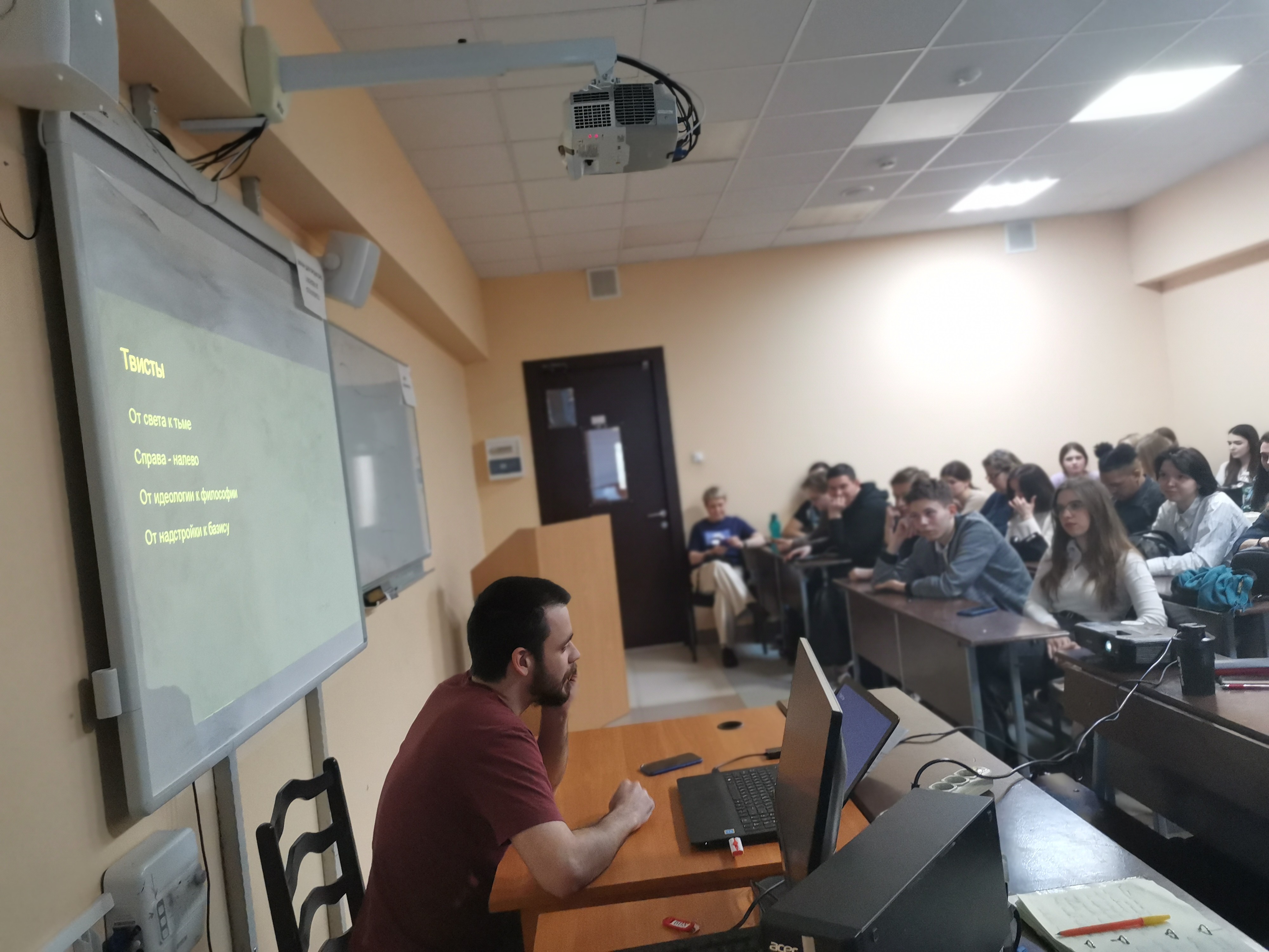 В Дискуссионном клубе 'На Кремлёвской' состоялась лекция по тёмной экологии В Дискуссионном клубе 'На Кремлёвской' состоялась лекция по тёмной экологии