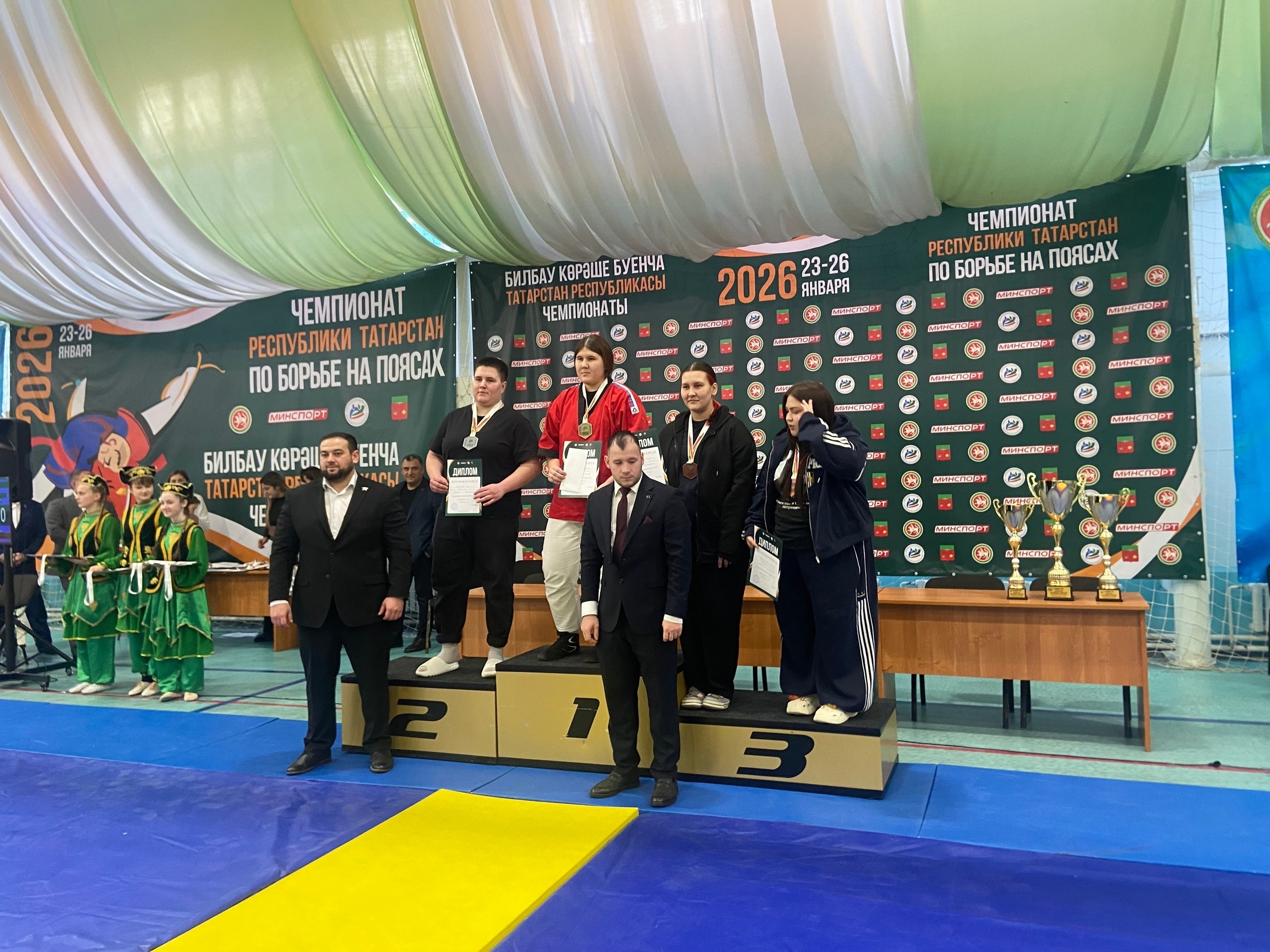 Снова на вершине! Снова на вершине!