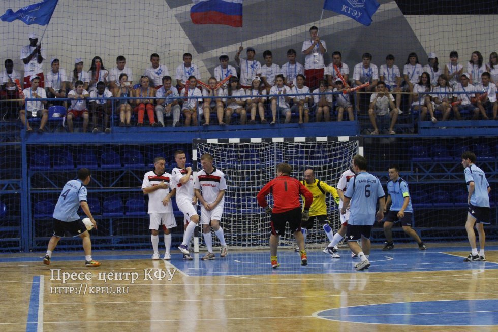 Minister?s team beats the Students