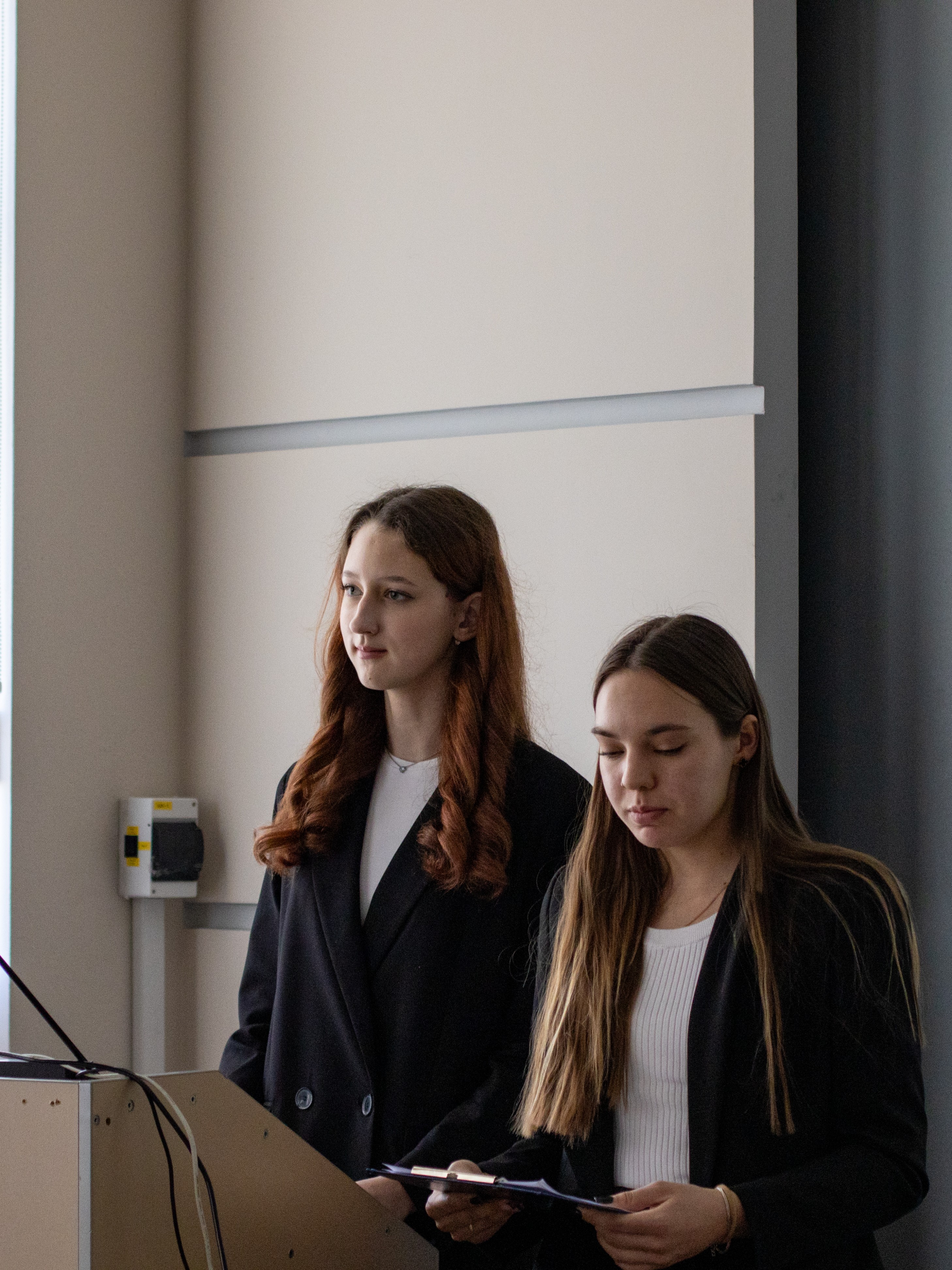 ����� V ������������� ������-������������ ����������� �������������� � ��������� 