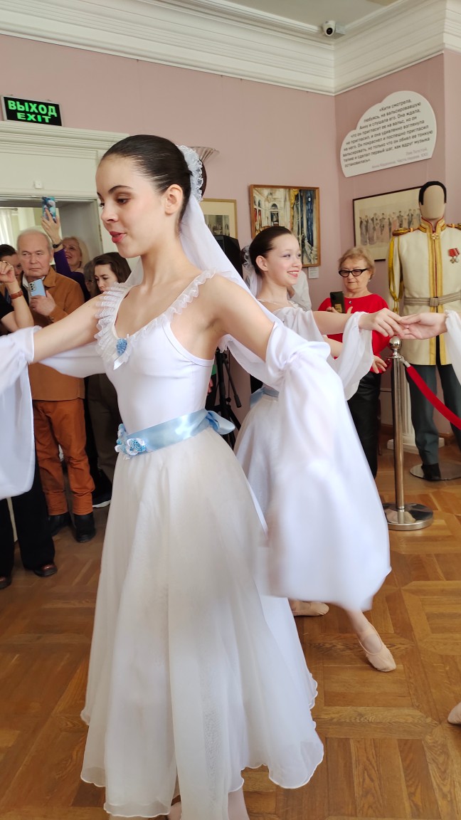 Вальс жизни в доме Левушки Толстого Вальс жизни в доме Левушки Толстого