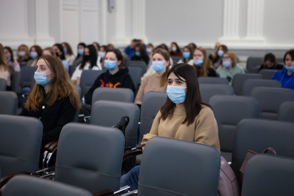 В Елабужском институте начала работу Международная научно-практическая конференция 'Литературная педагогика и ее роль в развитии эмоциональной грамотности' В Елабужском институте начала работу Международная научно-практическая конференция 'Литературная педагогика и ее роль в развитии эмоциональной грамотности'