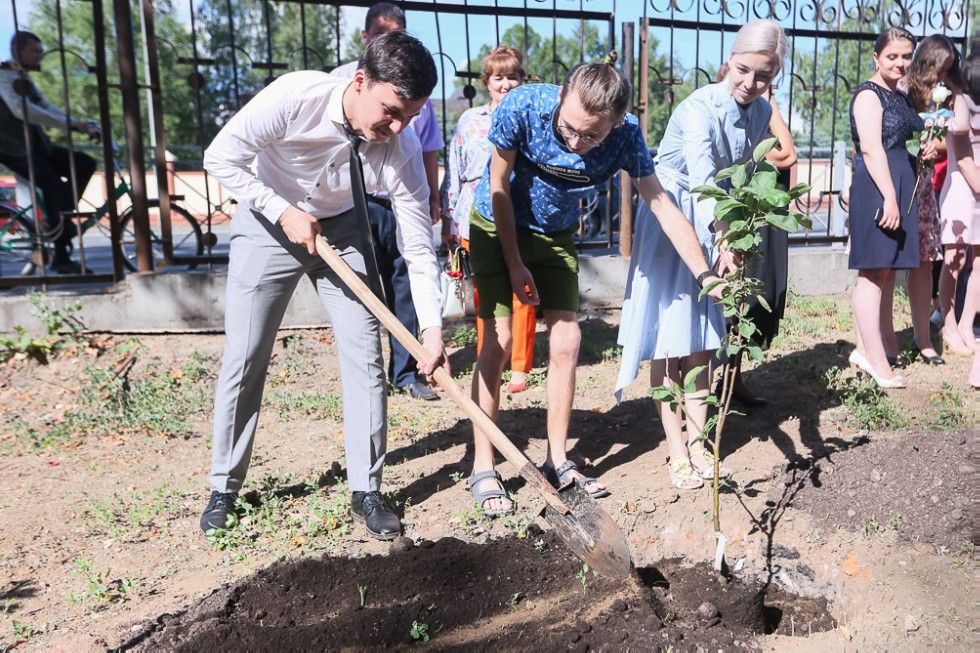 Apple orchard planted to celebrate first graduation of medical doctors in 88 years Apple orchard planted to celebrate first graduation of medical doctors in 88 years