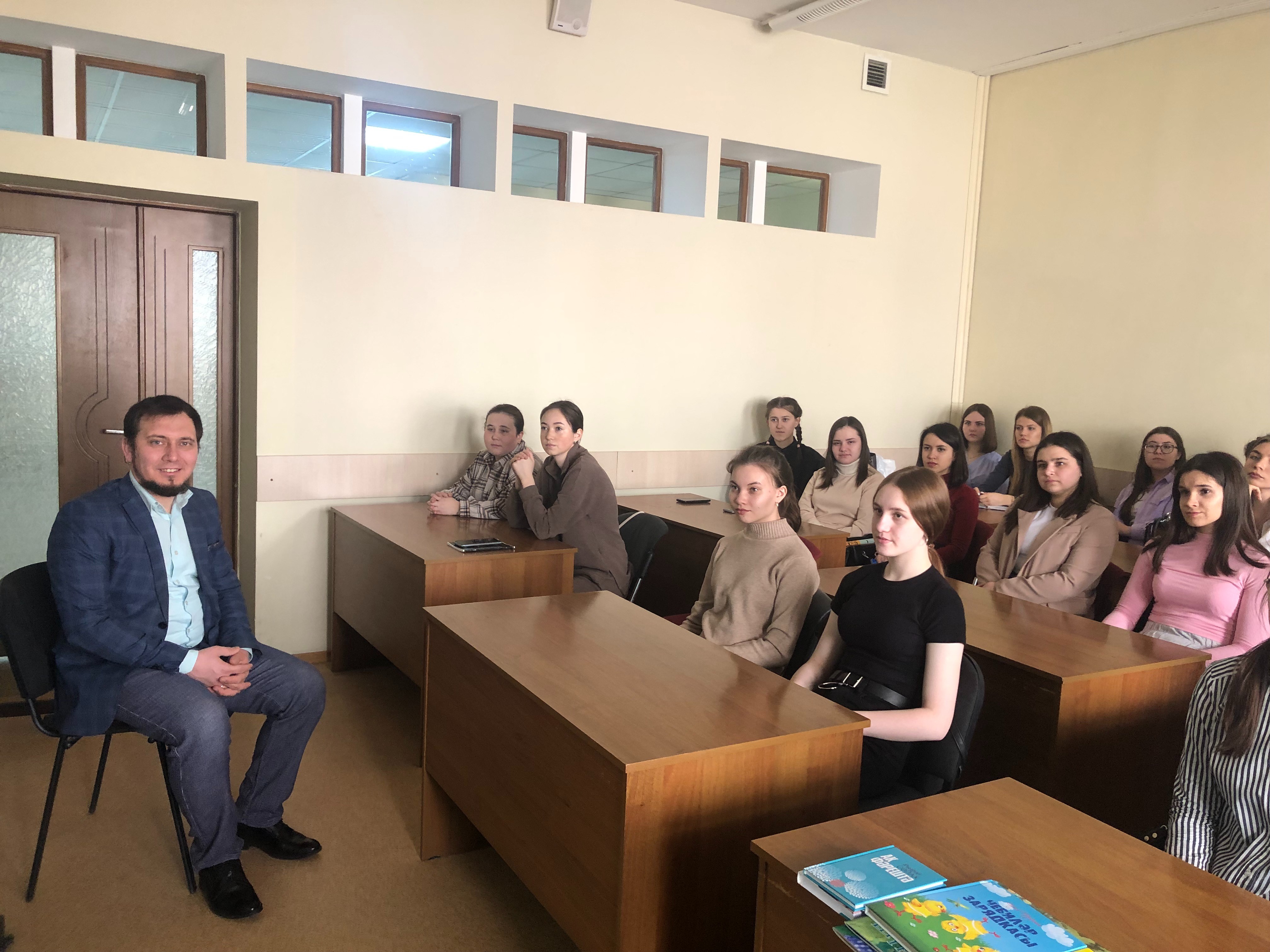 Г.Тукай исемендәге милли мәдәният һәм мәгариф югары мәктәбендә очрашу узды Г.Тукай исемендәге милли мәдәният һәм мәгариф югары мәктәбендә очрашу узды