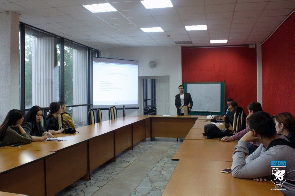 Студенты НЧИ КФУ посетили выставку и мастер-класс Игоря Могильниченко Студенты НЧИ КФУ посетили выставку и мастер-класс Игоря Могильниченко