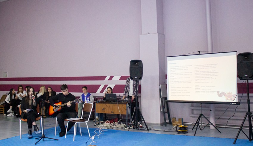 Посвященный 9 Мая гитарный вечер прошел в Елабужском институте КФУ Посвященный 9 Мая гитарный вечер прошел в Елабужском институте КФУ