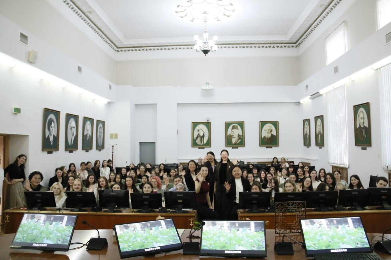 Делегация Шаньдунского педагогического университета посетила ИМОИиВ Делегация Шаньдунского педагогического университета посетила ИМОИиВ