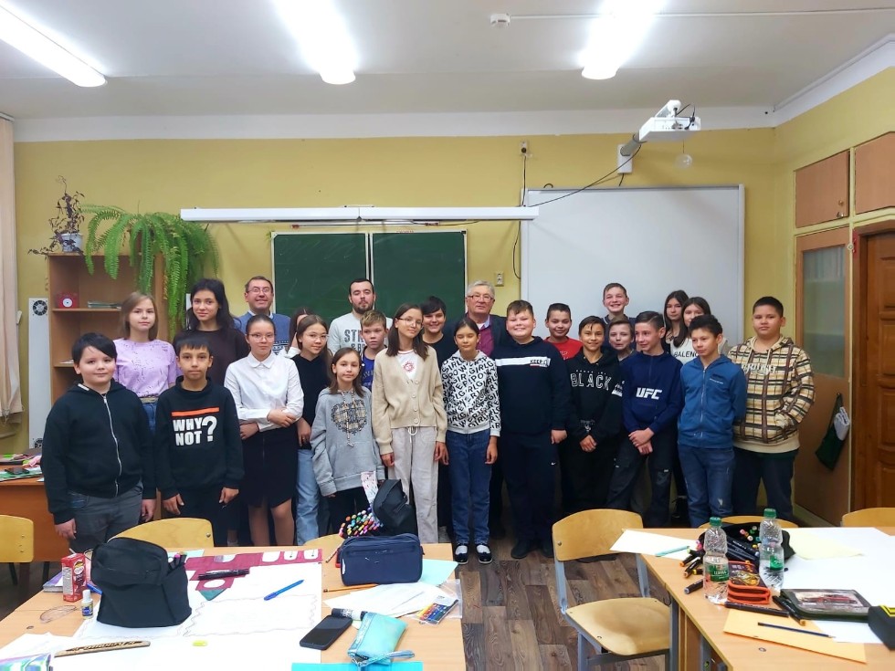 Доценты Высшей школы журналистики и медиакоммуникаций рассказали школьникам о том, как делается газета Доценты Высшей школы журналистики и медиакоммуникаций рассказали школьникам о том, как делается газета