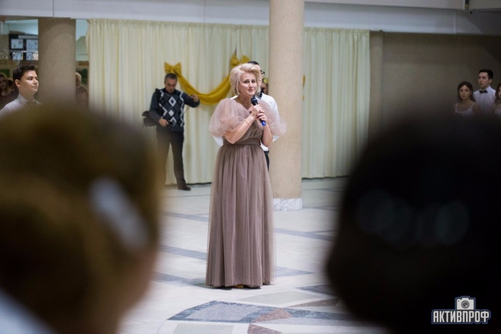 Торжественный бал в честь Дня рождения университета прошел в Елабужском институте КФУ Торжественный бал в честь Дня рождения университета прошел в Елабужском институте КФУ