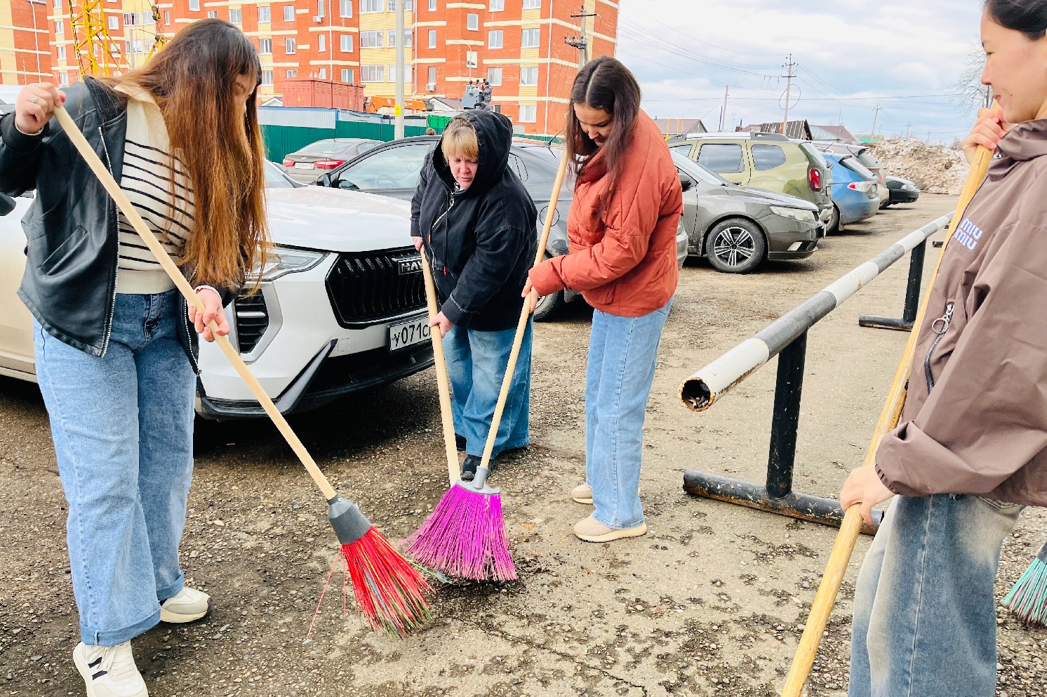 В Елабужском институте КФУ прошёл 'Марафон чистоты' В Елабужском институте КФУ прошёл 'Марафон чистоты'
