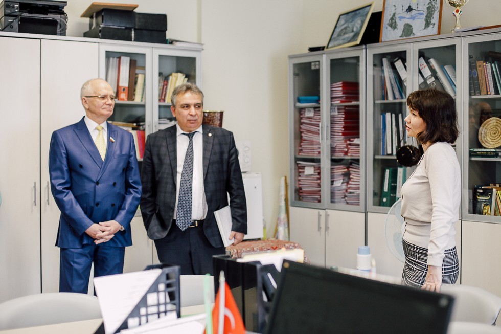 ����������