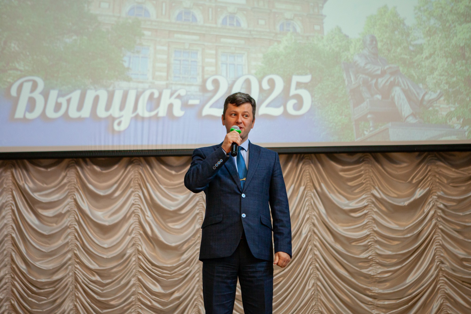 Состоялось вручение дипломов выпускникам Елабужского института КФУ Состоялось вручение дипломов выпускникам Елабужского института КФУ