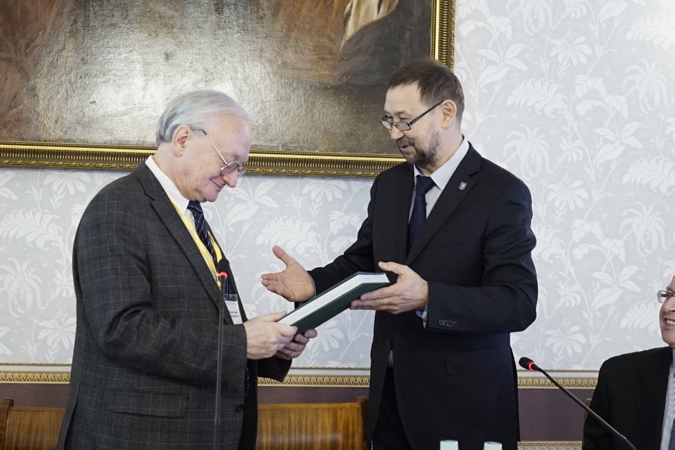 Vasily Struve Medal awarded to astronomer Alexei Starobinsky during 4th Petrov Readings