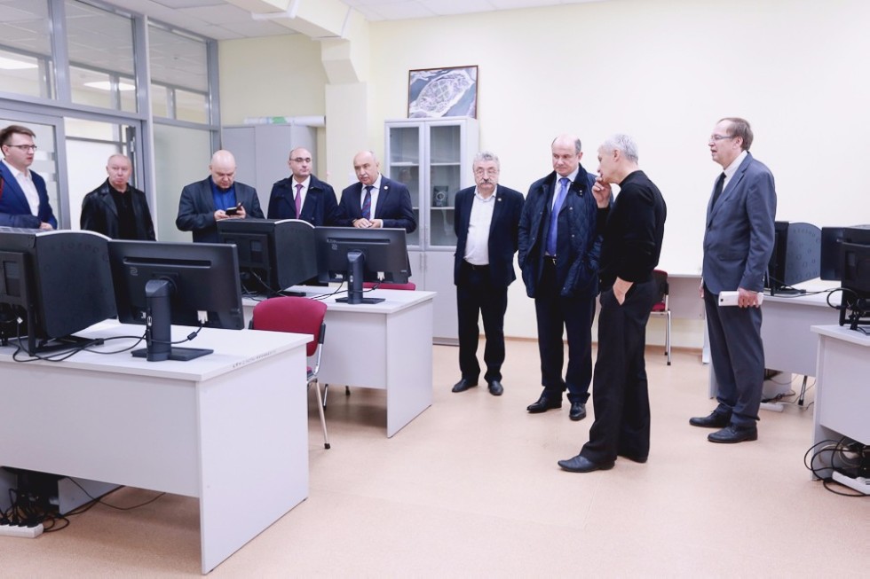 Dean of Sberbank Corporate University and Project 5-100 Expert Valery Katkalo Visited Kazan University