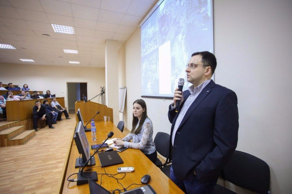 Professor Evgeni Magid gave a talk at the event 'Nochnoy Predel' in the forum 'PRO SCIENCE in KFU' Professor Evgeni Magid gave a talk at the event 'Nochnoy Predel' in the forum 'PRO SCIENCE in KFU'