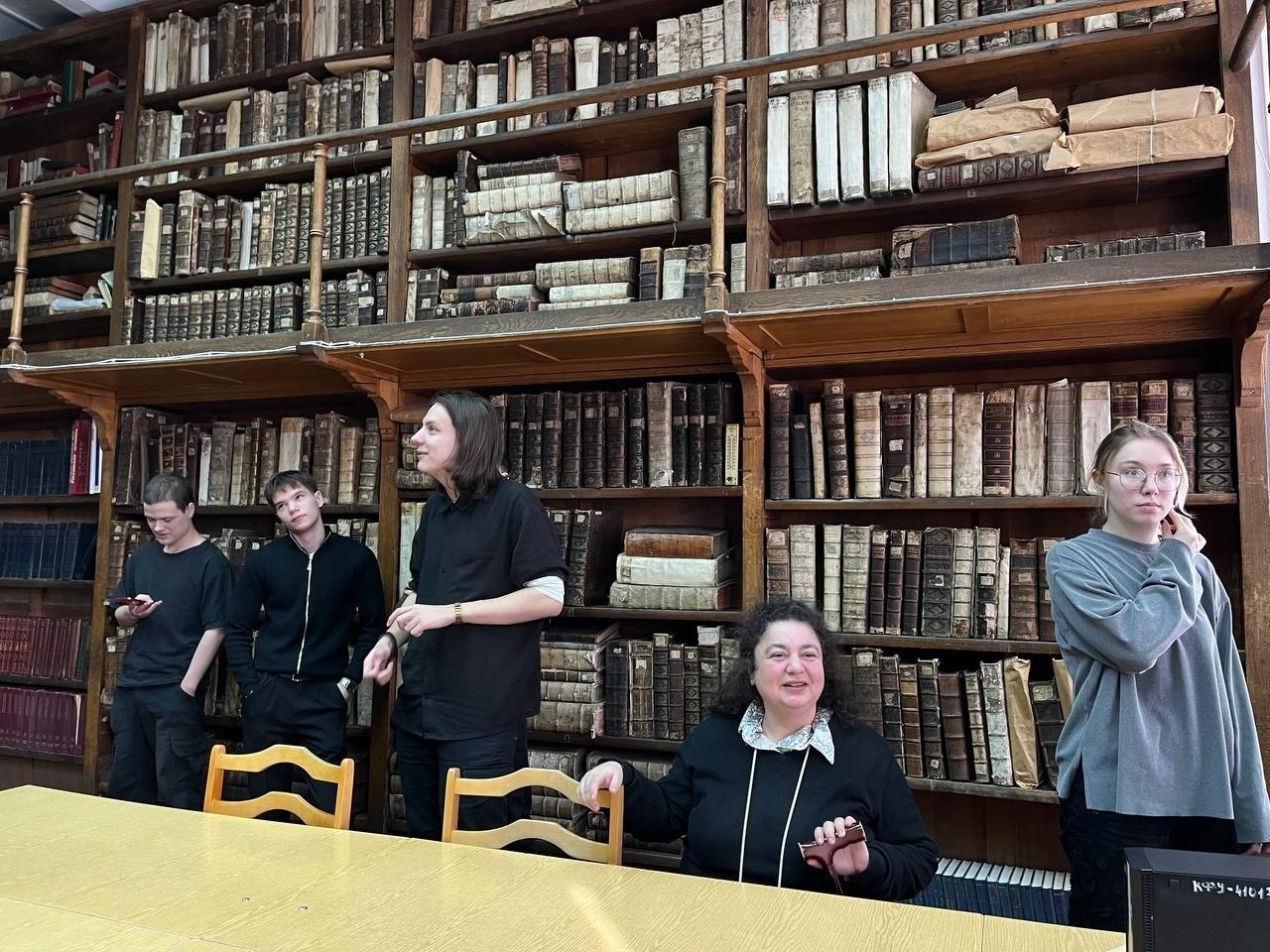 Экскурсия в Отдел редких рукописей библиотеки им. Лобачевского Экскурсия в Отдел редких рукописей библиотеки им. Лобачевского