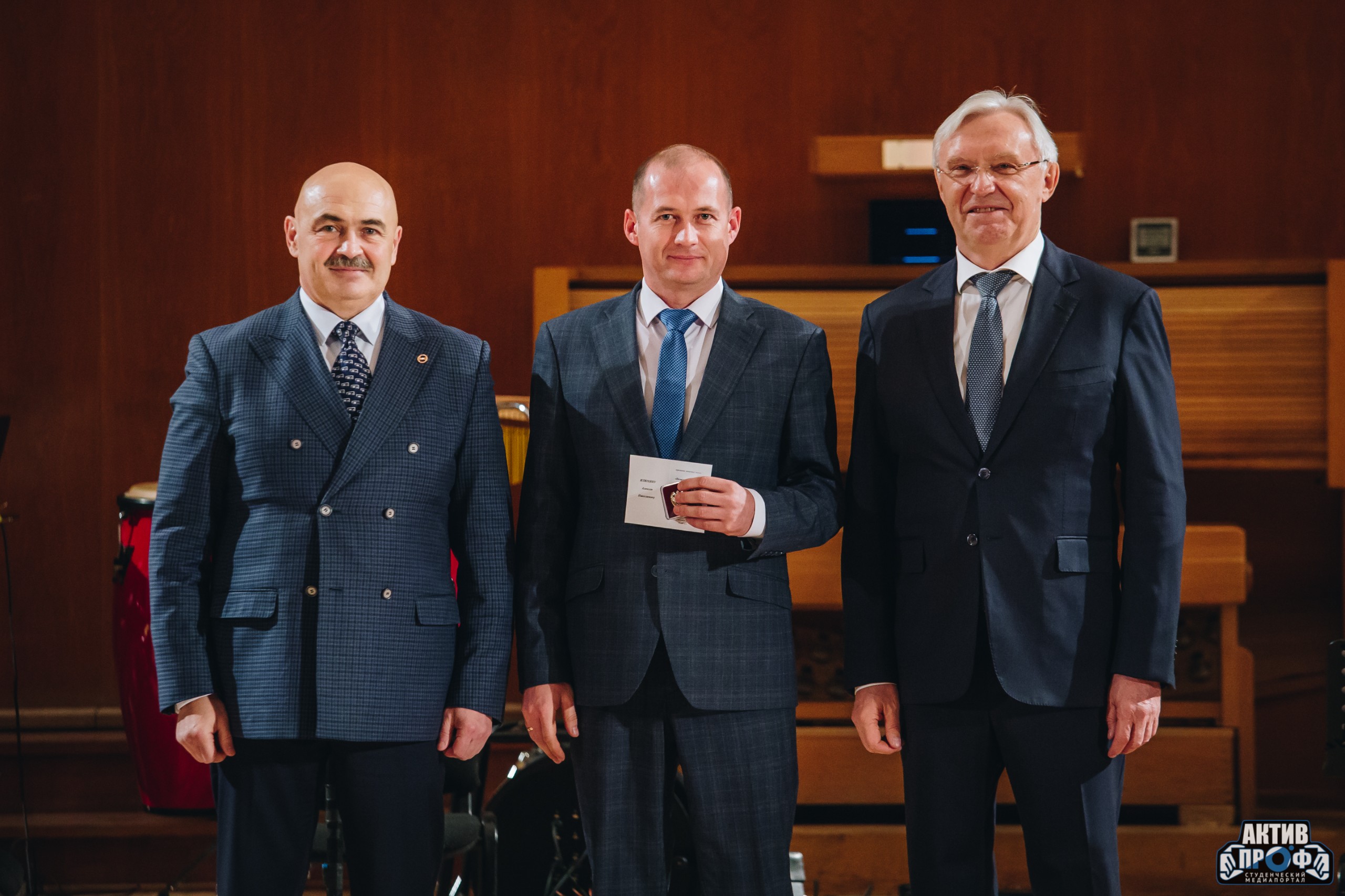 ��� 220 ���! � ��� �������!