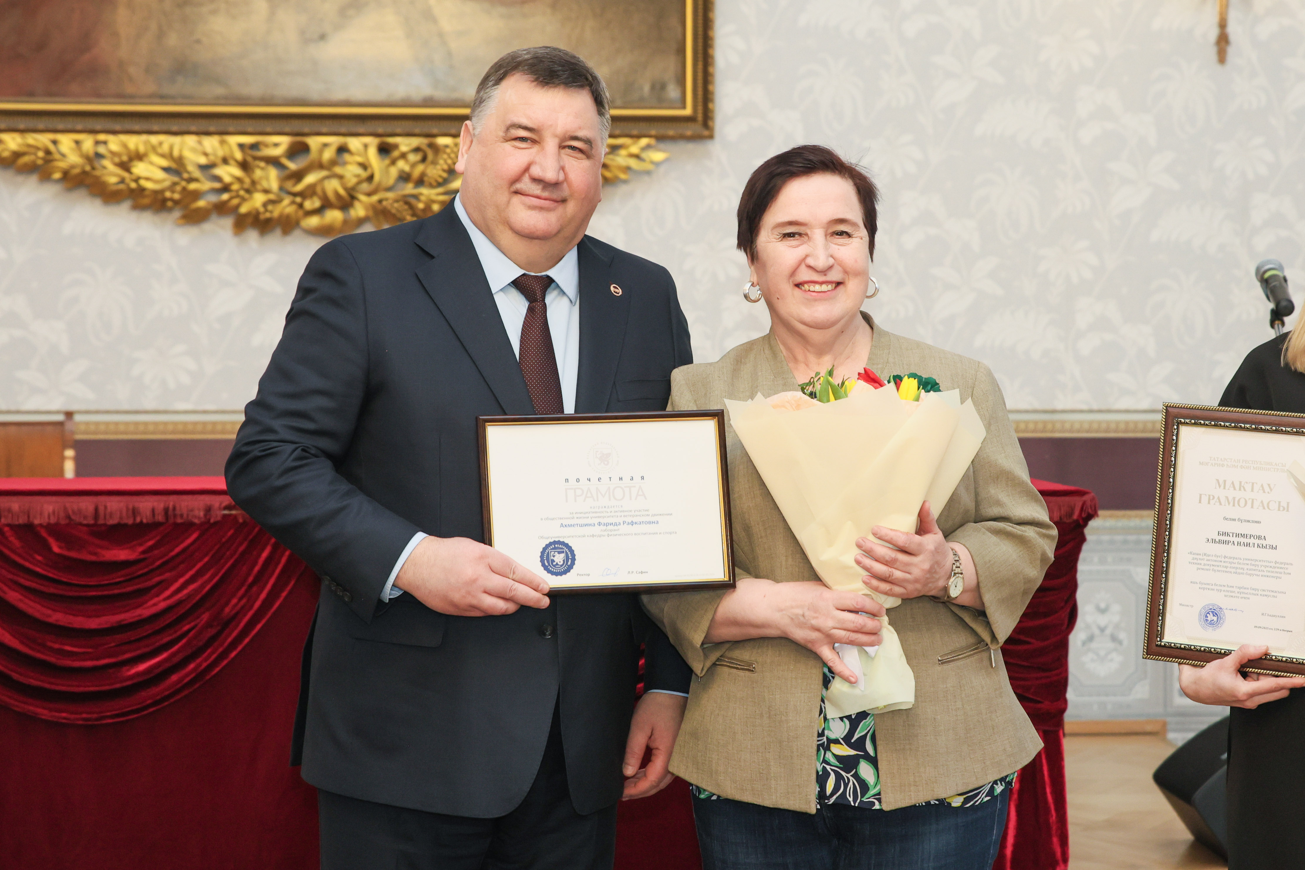 Ректор КФУ Ленар Сафин: 'Женщины приносят в этот мир гармонию, нежность, красоту и самое сильное, чистое, бескорыстное чувство ? безусловную материнскую любовь' Ректор КФУ Ленар Сафин: 'Женщины приносят в этот мир гармонию, нежность, красоту и самое сильное, чистое, бескорыстное чувство ? безусловную материнскую любовь'