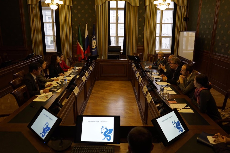 Kanazawa University and KFU Outline Their Plans of Student Exchange