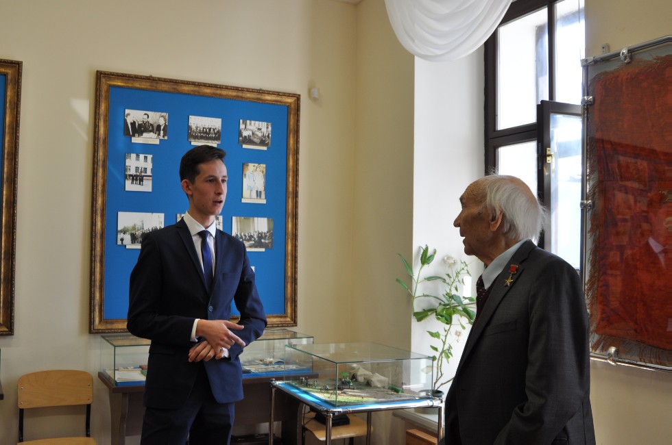 � ������ � ����� ��� ��������� 9 ��������� ��������� ��� (1944 ���� �������), �������, �������� � ������� ������ �������� ����, ����� ���������� �����, ����������� �����-���������� ����, ����������� ������ ������ ���� ������� �������������� �������