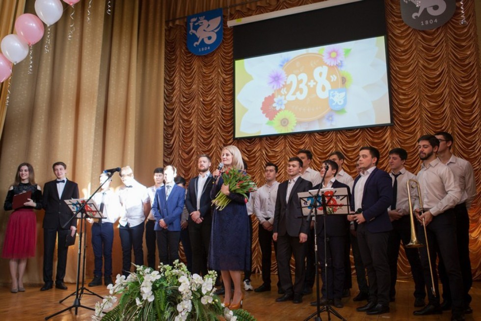 Праздничный концерт '23+8' прошел в Елабужском институте КФУ Праздничный концерт '23+8' прошел в Елабужском институте КФУ