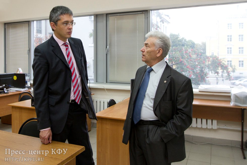 Александр Повалко ознакомился с ходом подготовки дорожной карты повышения конкурентоспособности КФУ Александр Повалко ознакомился с ходом подготовки дорожной карты повышения конкурентоспособности КФУ