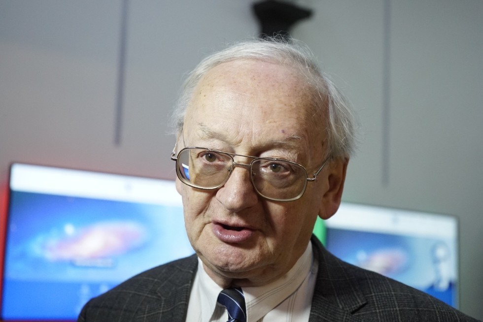 Vasily Struve Medal awarded to astronomer Alexei Starobinsky during 4th Petrov Readings