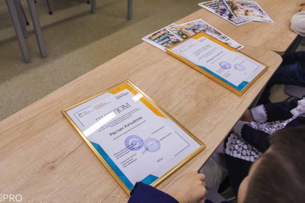 'Туган тел' олимпиадасының җиңүчеләрен бүләкләү 'Туган тел' олимпиадасының җиңүчеләрен бүләкләү