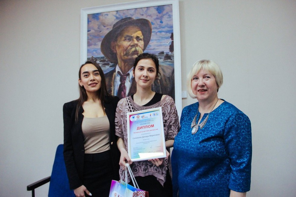 Торжественная церемония награждения победителей олимпиады по русскому языку среди иностранных студентов и магистрантов г. Казани Торжественная церемония награждения победителей олимпиады по русскому языку среди иностранных студентов и магистрантов г. Казани