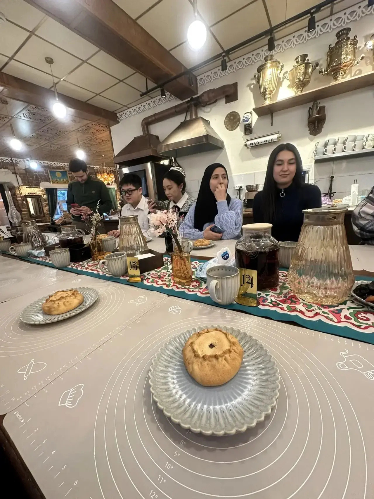 Мультикультурный калейдоскоп на празднике встречи весны в группе 17.1-512 ИПО КФУ Мультикультурный калейдоскоп на празднике встречи весны в группе 17.1-512 ИПО КФУ