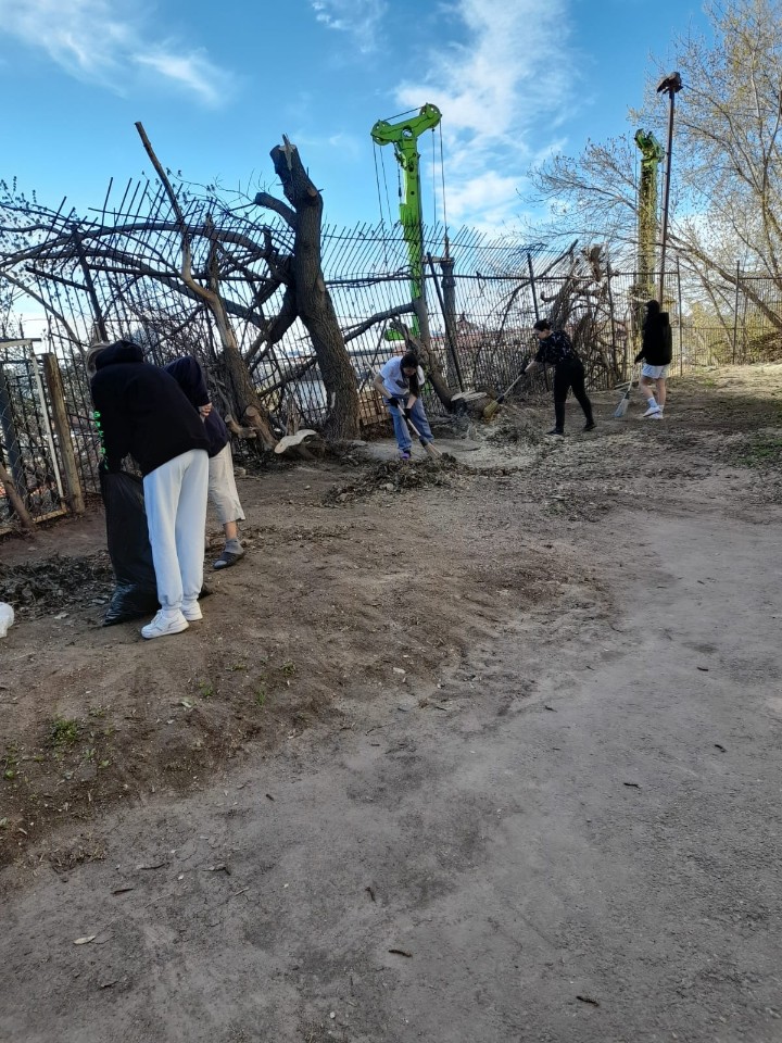 20 апреля прошел субботник на территории общежитий КФУ 20 апреля прошел субботник на территории общежитий КФУ