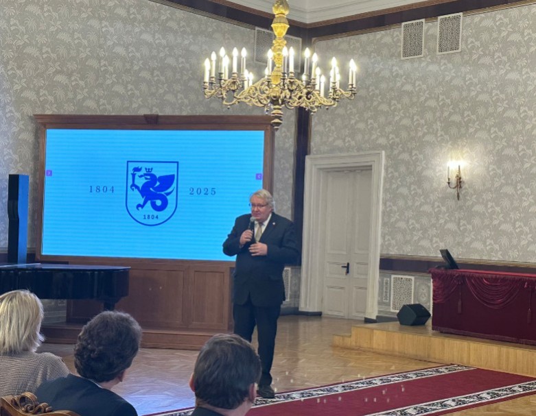 Аспирантам Казанского федерального вручили удостоверения Аспирантам Казанского федерального вручили удостоверения