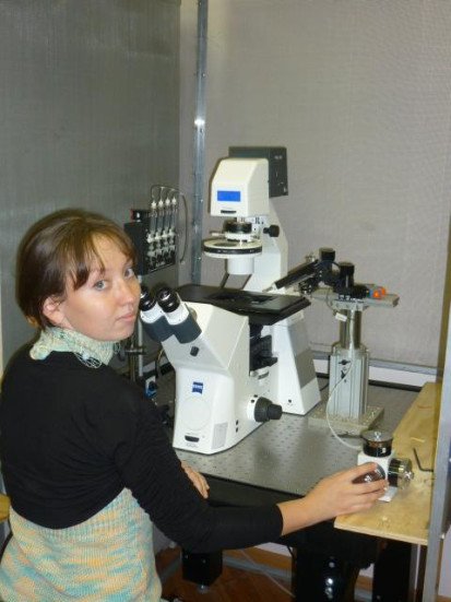 �������