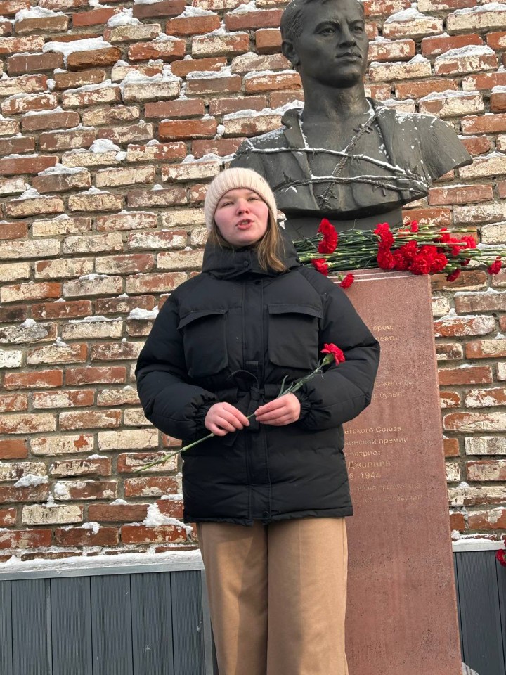 КФУның ректор бакчасында герой-шагыйрь Муса Җәлилне искә алдылар КФУның ректор бакчасында герой-шагыйрь Муса Җәлилне искә алдылар