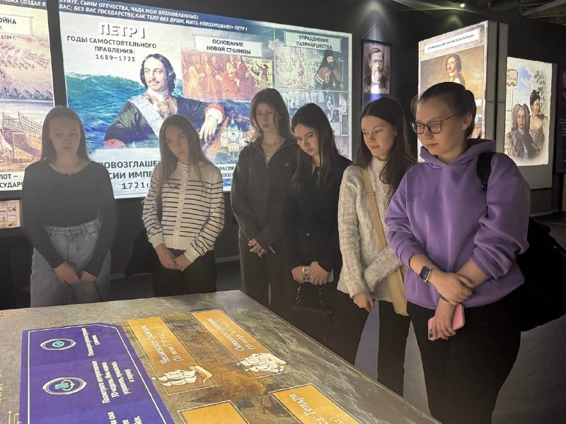 Студенты 2 курса и куратор Салмина С.В. посетили мультимедийную выставку Студенты 2 курса и куратор Салмина С.В. посетили мультимедийную выставку