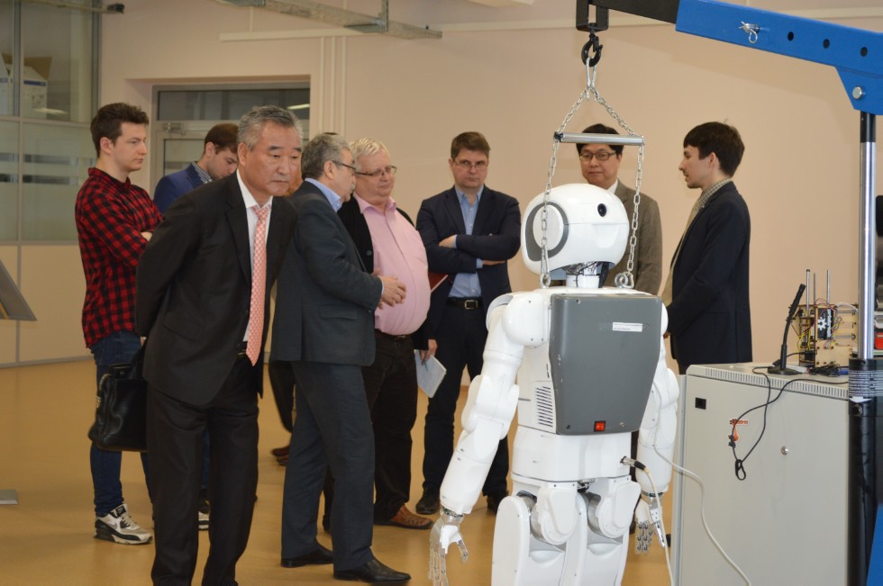 ����� ��������� �������������� LG TCM (Technology Center Moscow) � ���������� ��������