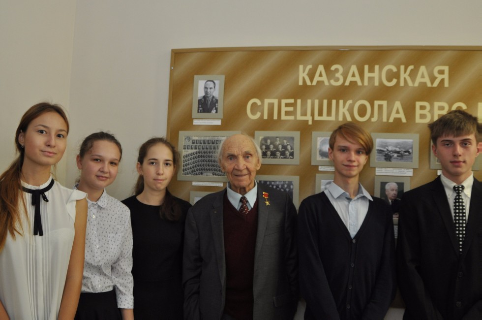 � ������ � ����� ��� ��������� 9 ��������� ��������� ��� (1944 ���� �������), �������, �������� � ������� ������ �������� ����, ����� ���������� �����, ����������� �����-���������� ����, ����������� ������ ������ ���� ������� �������������� �������