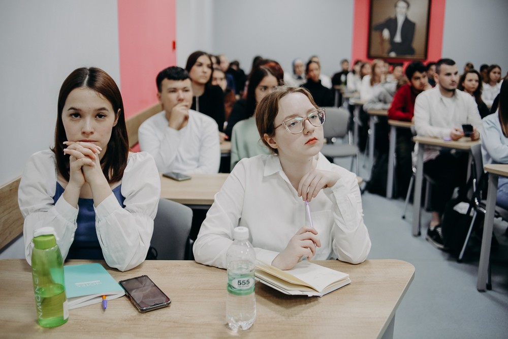 ������ ,���