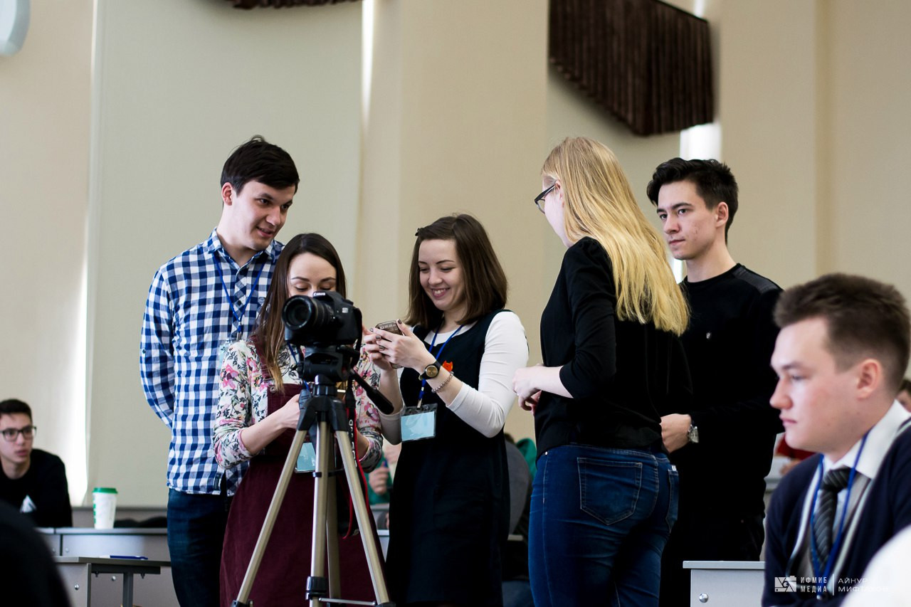 В КФУ провели первый турнир среди студентов по оказанию первой медицинской помощи В КФУ провели первый турнир среди студентов по оказанию первой медицинской помощи