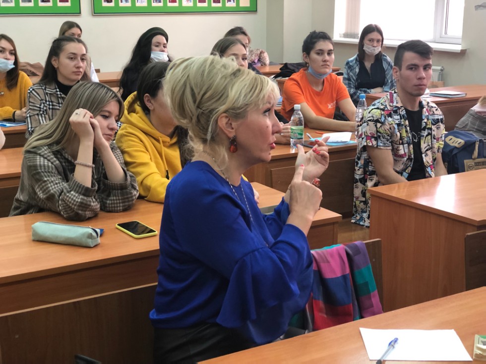 Шагыйрә Илсөяр Иксанова белән очрашу Шагыйрә Илсөяр Иксанова белән очрашу