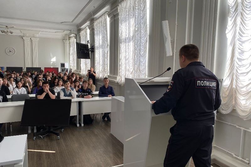 Встреча студентов колледжа Елабужского института КФУ с сотрудниками полиции Встреча студентов колледжа Елабужского института КФУ с сотрудниками полиции