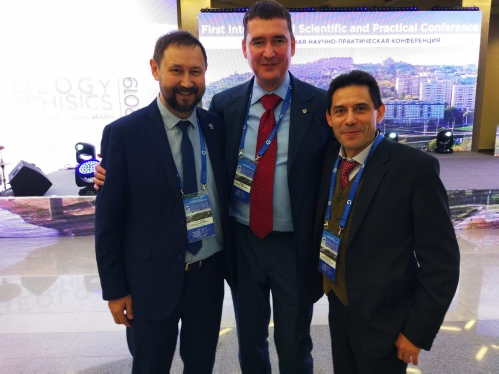 Казанский федеральный университет представил свои разработки на Международной конференции 'Геология и геофизика ? 2019' Казанский федеральный университет представил свои разработки на Международной конференции 'Геология и геофизика ? 2019'