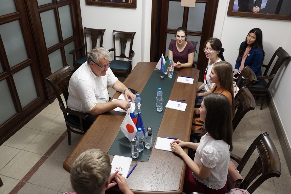 Vice-Rector Dmitry Tayursky collected feedback from participants of exchange program with Kanazawa University