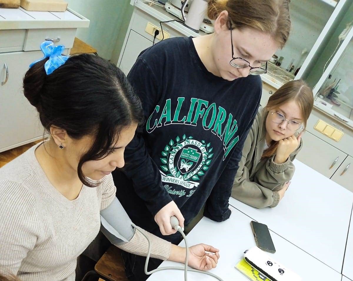 Студенты Елабужского института КФУ работают с детьми с особыми образовательными потребностями Студенты Елабужского института КФУ работают с детьми с особыми образовательными потребностями