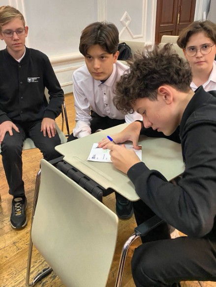 В Лицее имени Н.И. Лобачевского КФУ состоялись патриотические игры для учеников 8А и 8В классов В Лицее имени Н.И. Лобачевского КФУ состоялись патриотические игры для учеников 8А и 8В классов