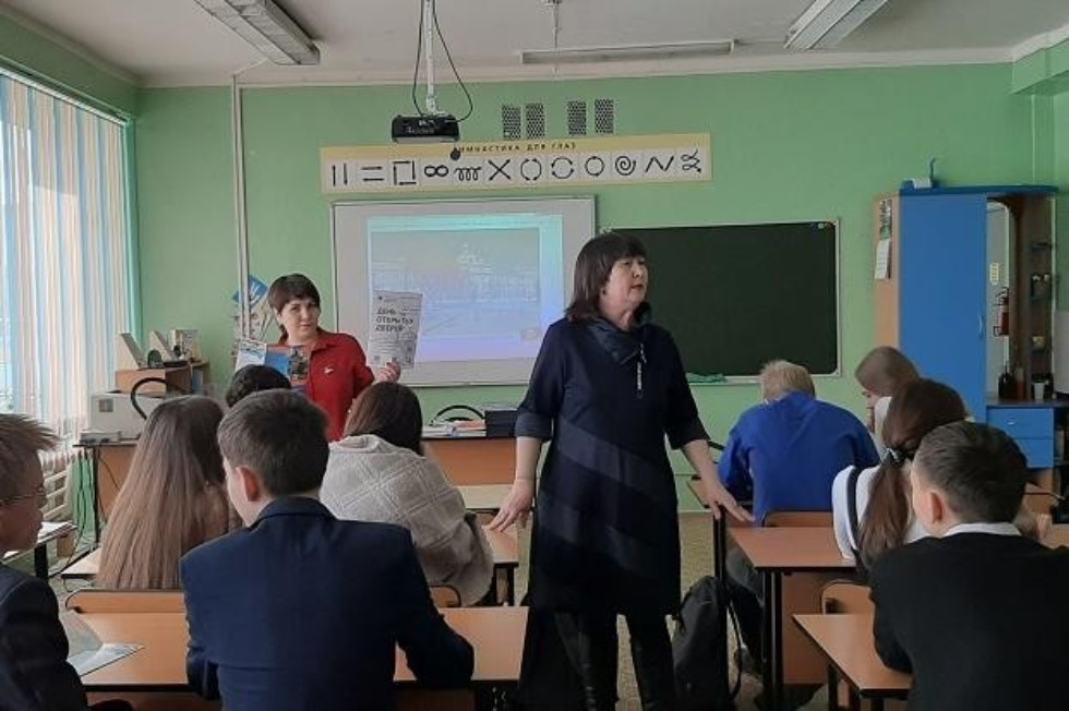 Представители Елабужского института КФУ провели профориентационную работу в Набережных Челнах Представители Елабужского института КФУ провели профориентационную работу в Набережных Челнах